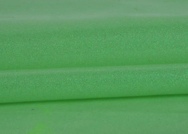 Chine Le tissu vert simple de scintillement pour des robes, PVC a fini le tissu épais de scintillement fournisseur